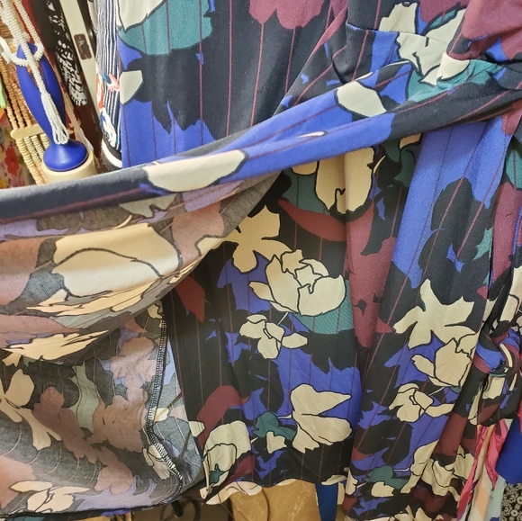 Sabie Floral Faux Wrap Dress sz L - NWoT - Picture 8 of 11